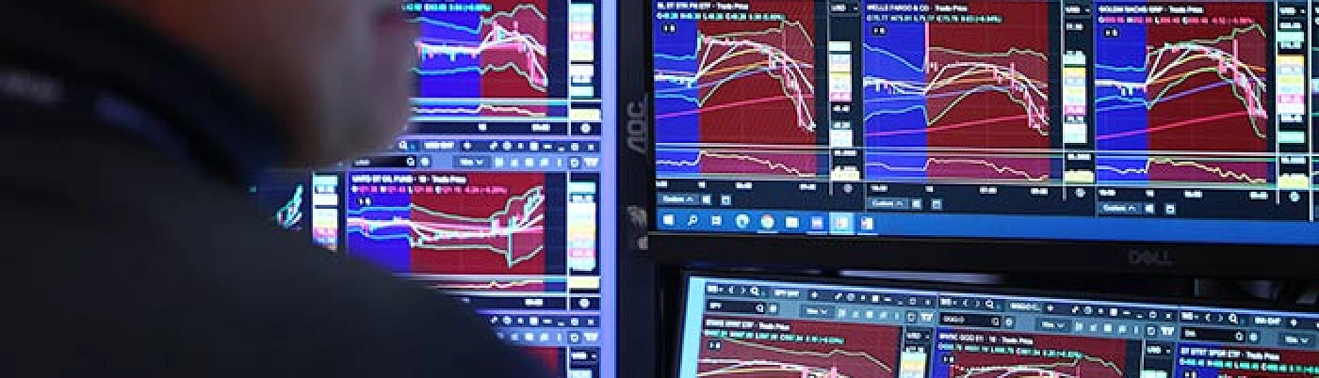 Юань растёт на старте торгов, рубль слабеет в ожидании решения ЦБ