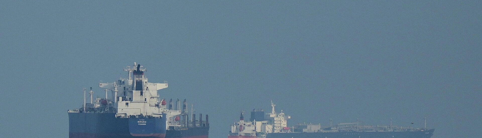 США могут снять санкции с части иранской нефти и увеличить предложение на рынке