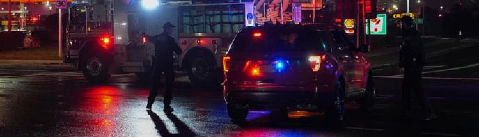 В аэропорту Нью-Йорка самолёт столкнулся с пожарной машиной, пострадали пилоты