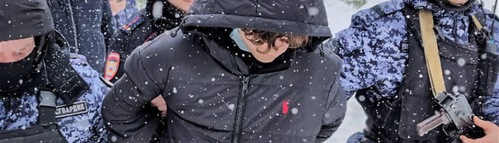 В Челябинске школьник с арбалетом и сигнальным пистолетом напал на одноклассницу