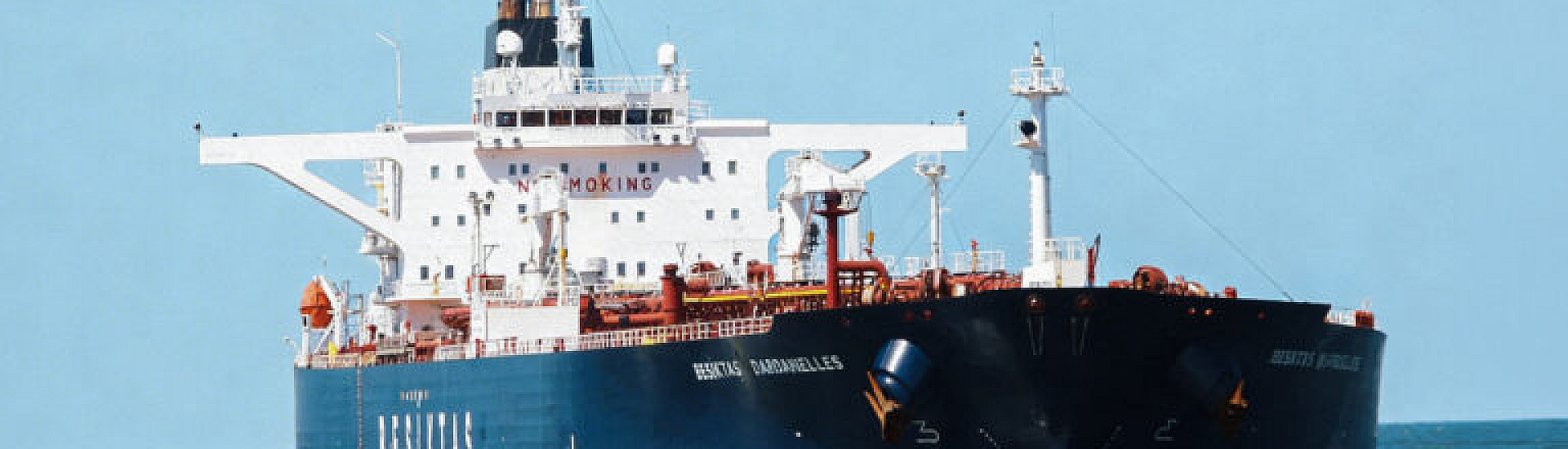 Танкер с нефтью атакован у берегов Турции, экипаж не пострадал