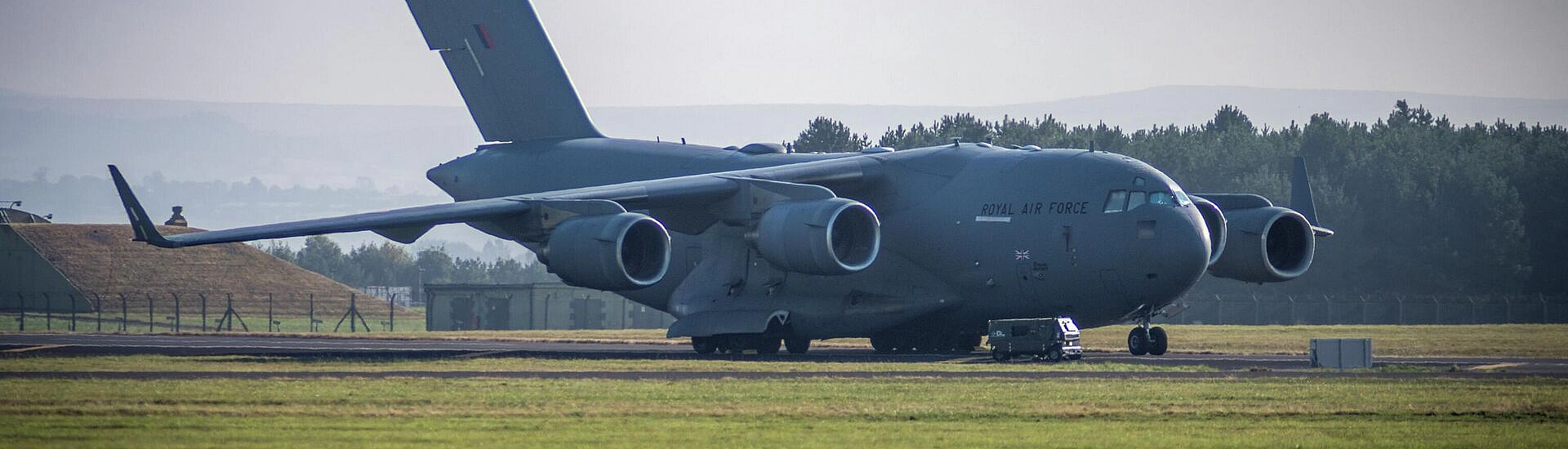 СМИ сообщили о возможном сбросе груза с военного самолета США над ОАЭ