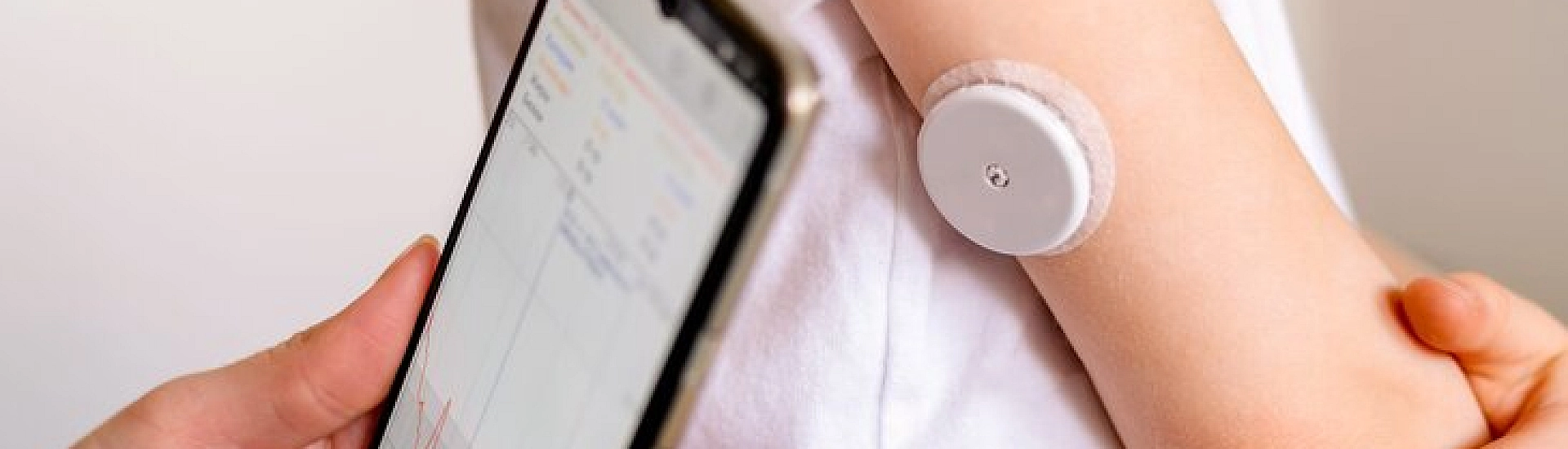 Минцифры включило сервисы мониторинга сахара в «белые списки»