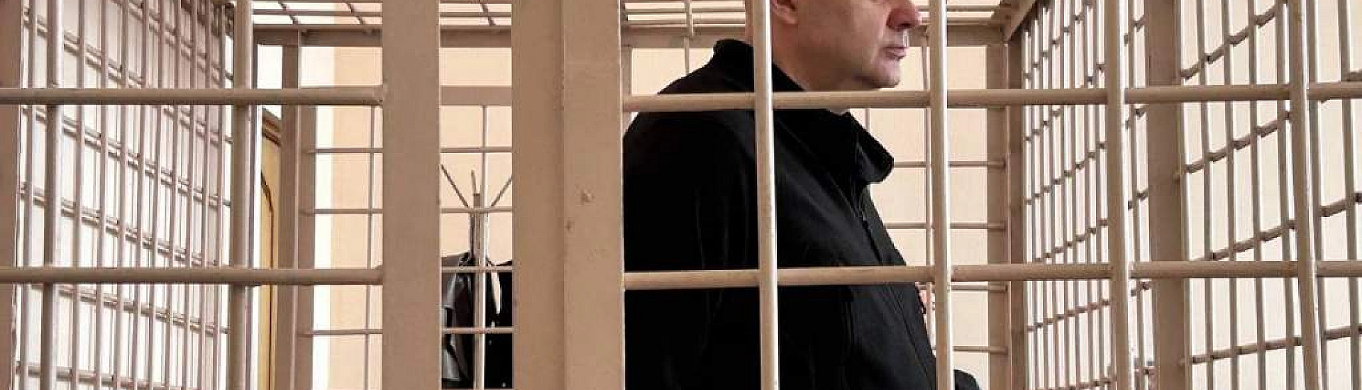 Прокуратура запросила 15 лет колонии для экс-губернатора Курской области Смирнова