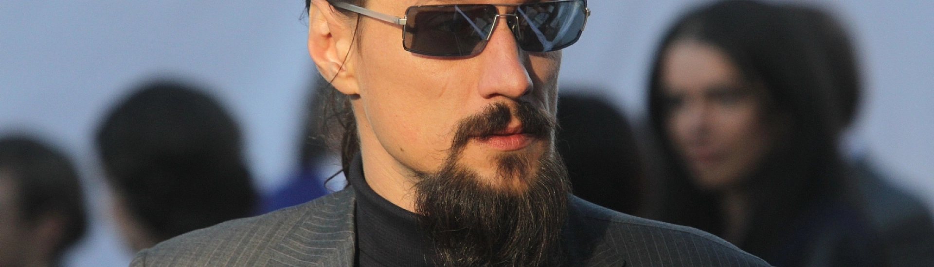 Сыну Матвиенко показали фигвам: стройка здания-утюга встанет?