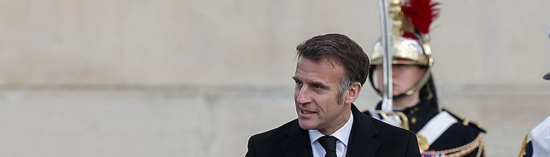 Макрон призвал создать «третий путь» и снизить зависимость от США