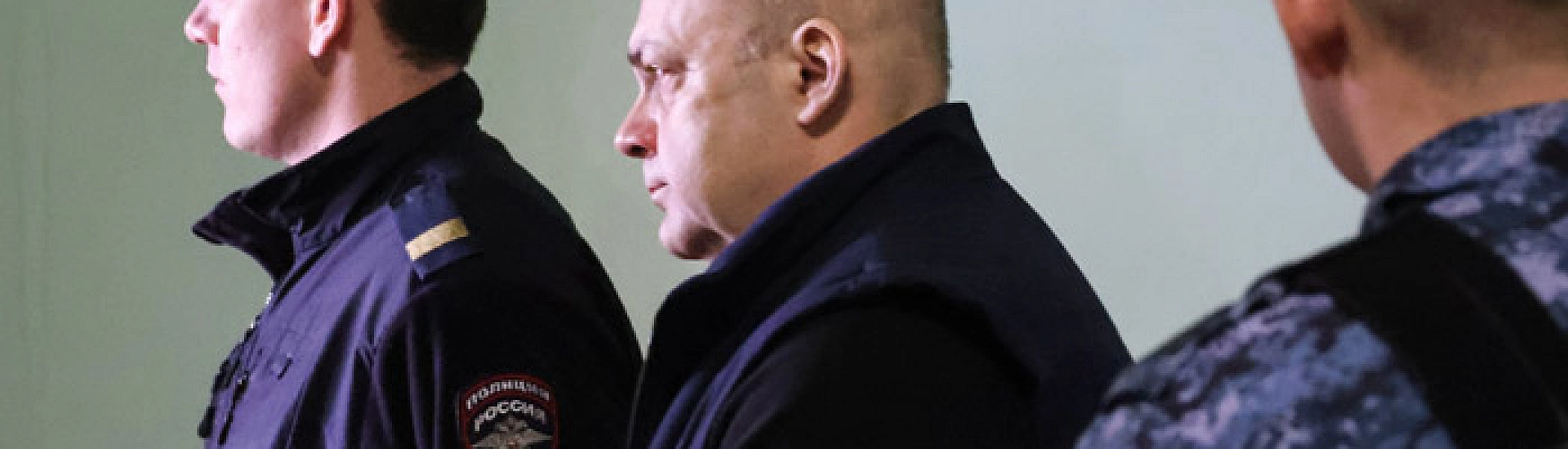 Суд приговорил экс-губернатора Курской области Смирнова к 14 годам колонии и штрафу 400 млн рублей