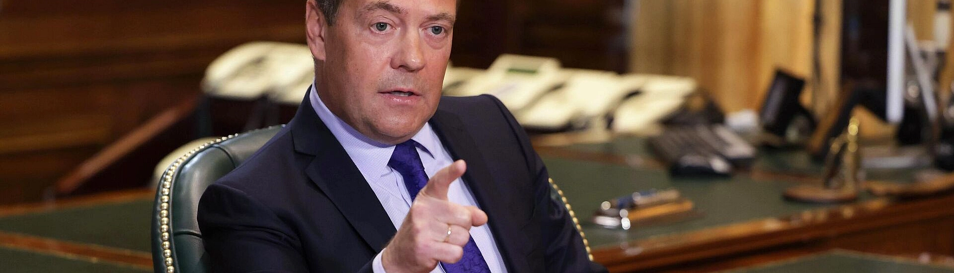 Медведев назвал Ормузский пролив «ядерным оружием» Ирана