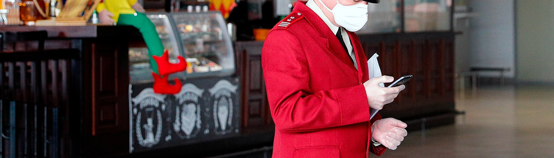 Роспотребнадзор предупредил о рисках продажи крема La Roche-Posay с бензолом