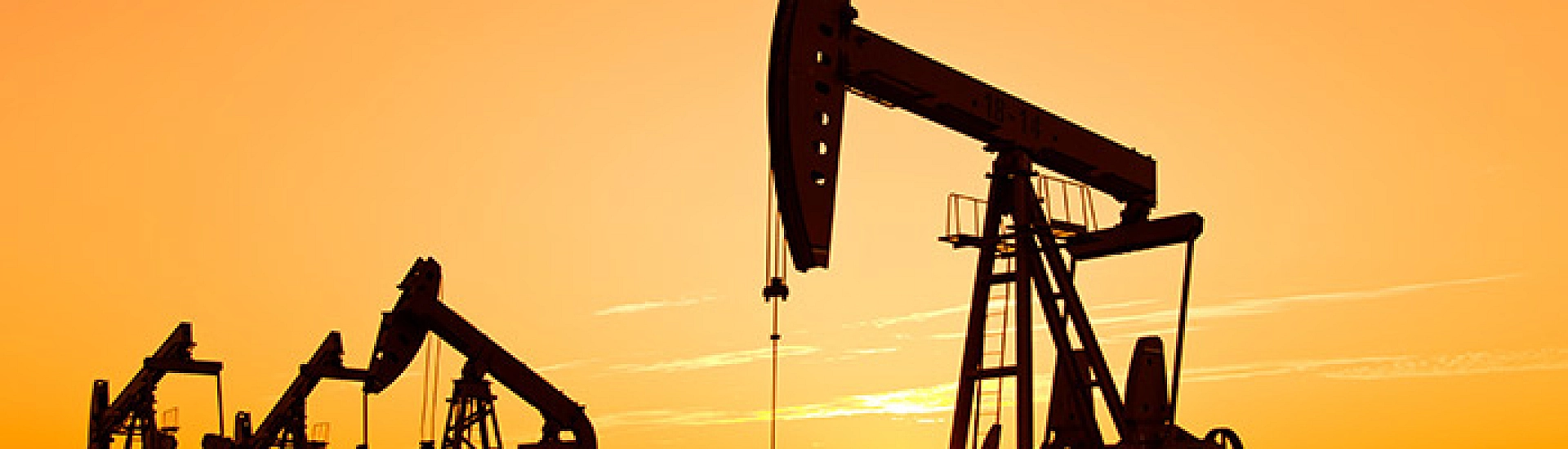 Нефть дешевеет на фоне ожиданий переговоров США и Ирана