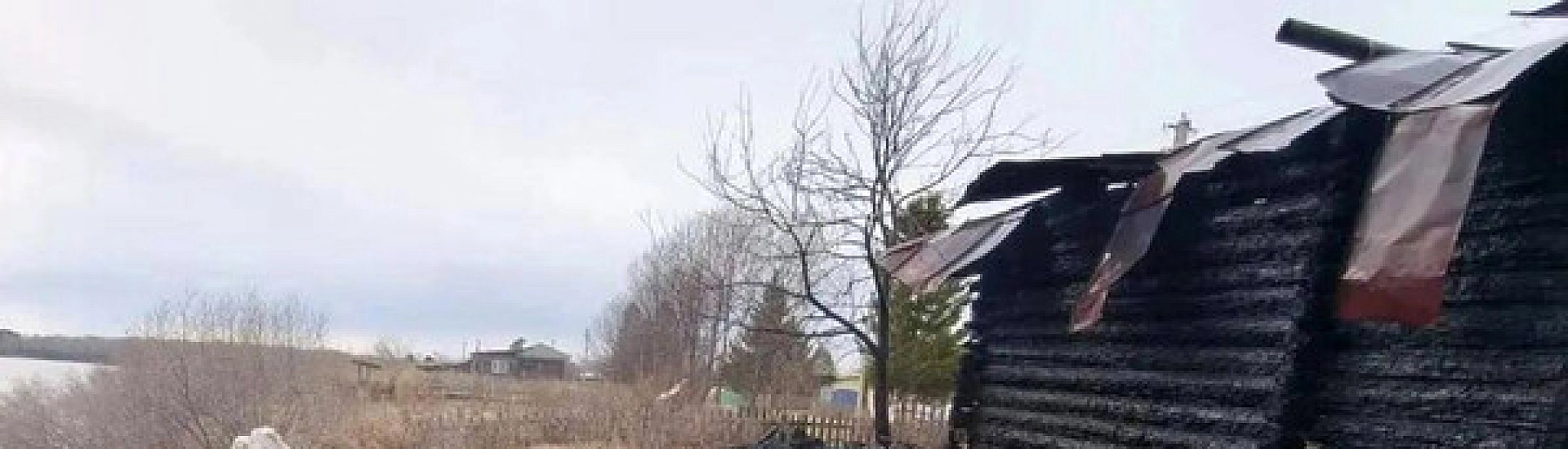 Омич сжег дом вместе с мусором 