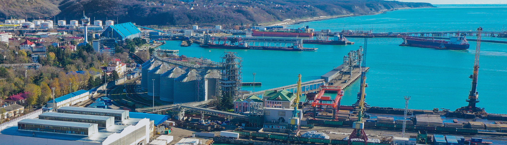 В порту Туапсе зафиксированы повреждения после атаки беспилотников