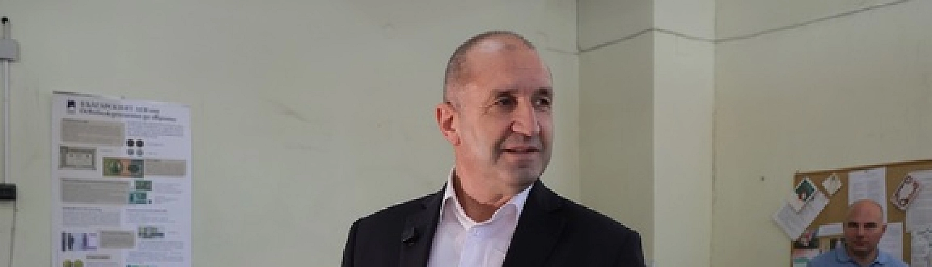 Блок Радева уверенно лидирует на выборах в Болгарии