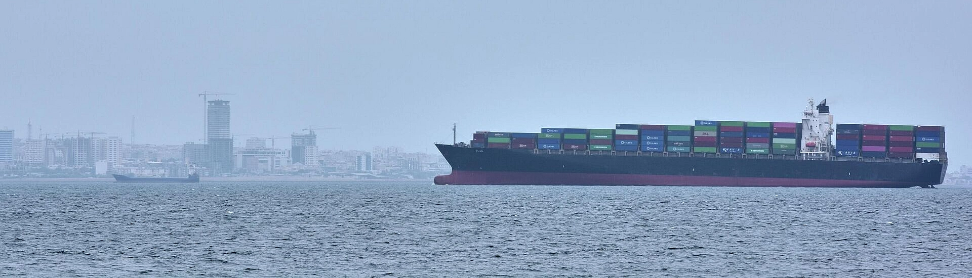 Через Ормузский пролив за сутки прошли лишь три танкера