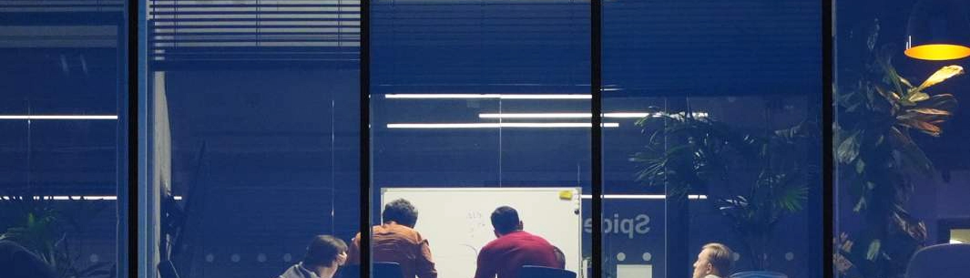 Работодатели в России удерживают сотрудников ростом зарплат