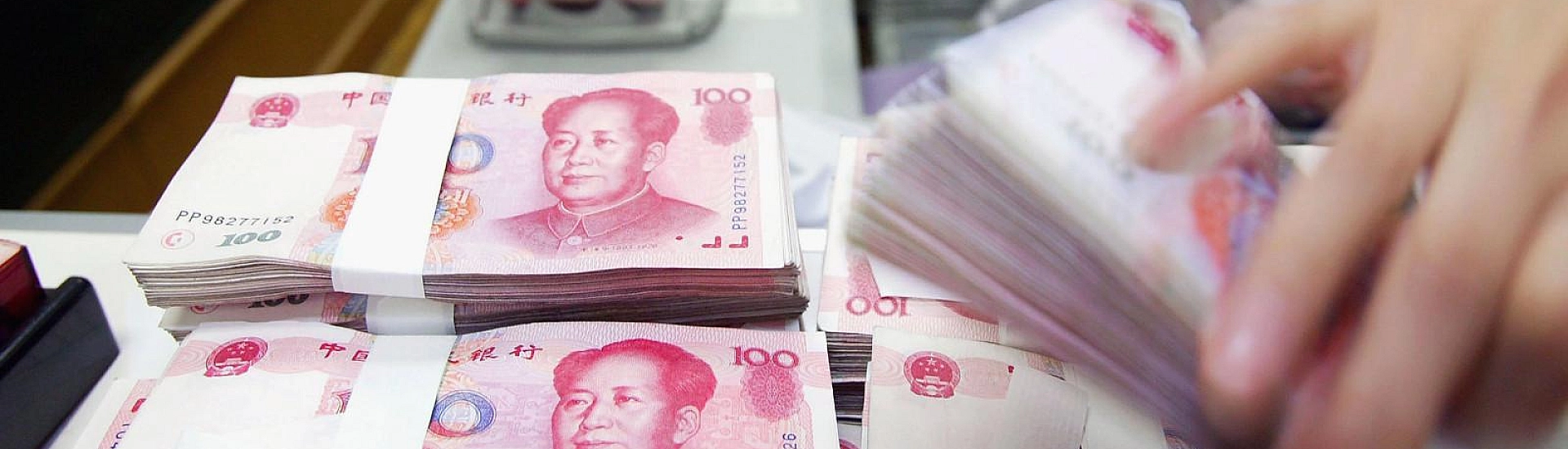 Юань вырос на открытии торгов на фоне снижения цен на нефть