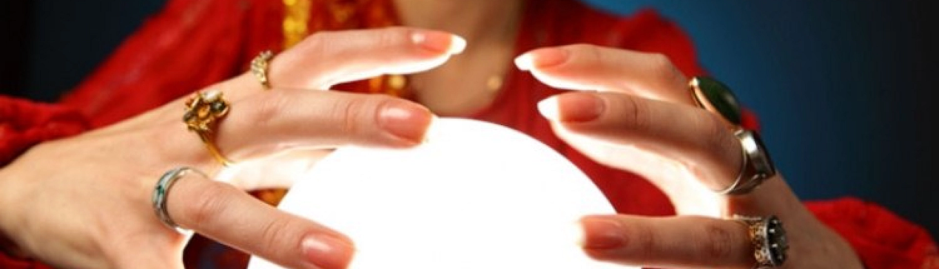 В Подмосковье «ясновидящая» обманула пенсионерку на 8 млн рублей за шесть лет