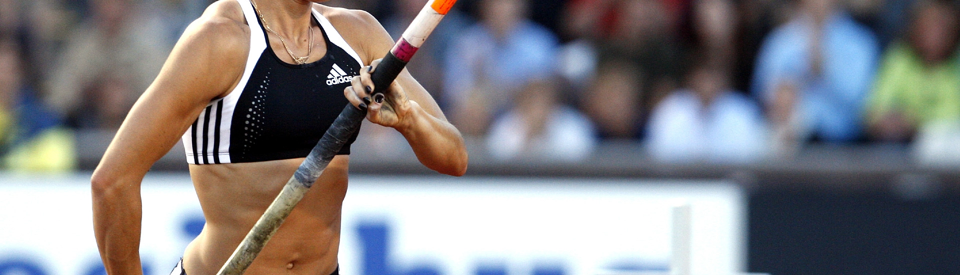 На Исинбаеву подали в суд из-за долгов за коммунальные услуги