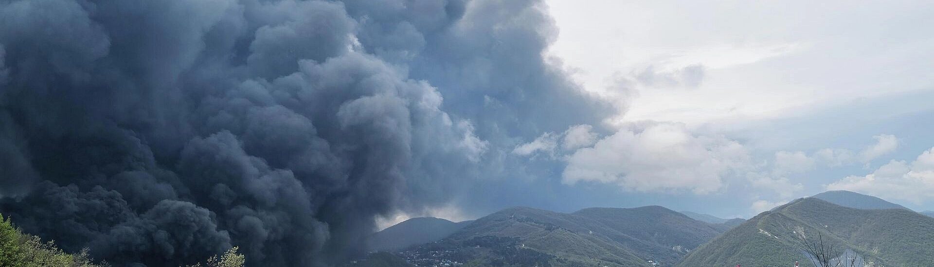 Масштабная атака БПЛА: пожар на НПЗ в Туапсе, эвакуация и жертвы в регионах