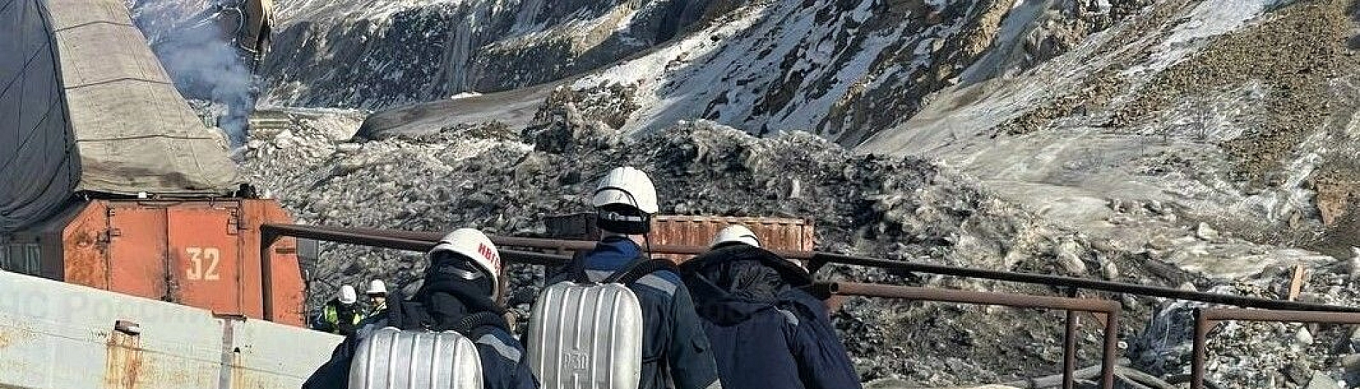 В Магаданской области произошло обрушение на Кадыкчанском угольном разрезе, под завалами могут быть люди