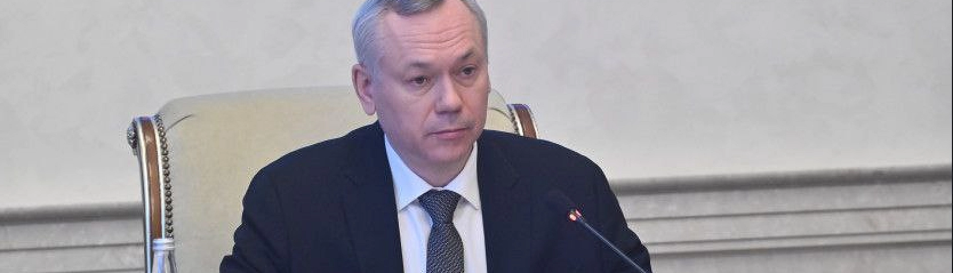 Травников поручил изучить новые меры поддержки семей с детьми в Новосибирской области