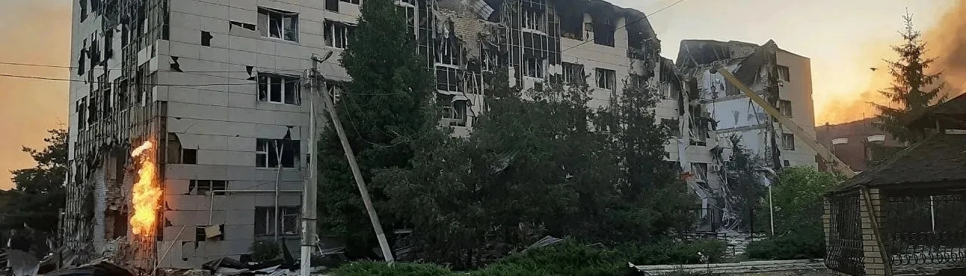 В Старобельске из-под завалов учебного заведения извлекли тело погибшего