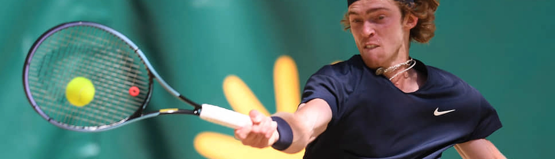 Рублев вышел в третий круг Roland Garros после победы над Карабельи