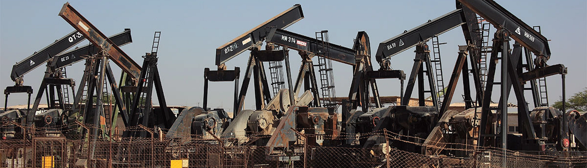 Нефть дешевеет на ожиданиях снижения напряженности на Ближнем Востоке