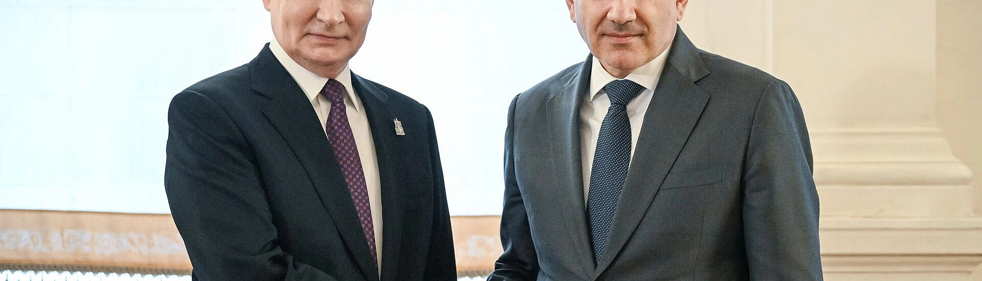 Путин обсудил с Пашиняном итоги саммита ЕАЭС в Астане