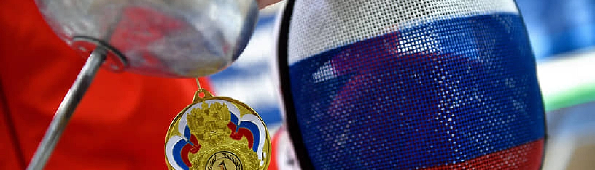 FIE допустила российских фехтовальщиков к турнирам с флагом и гимном
