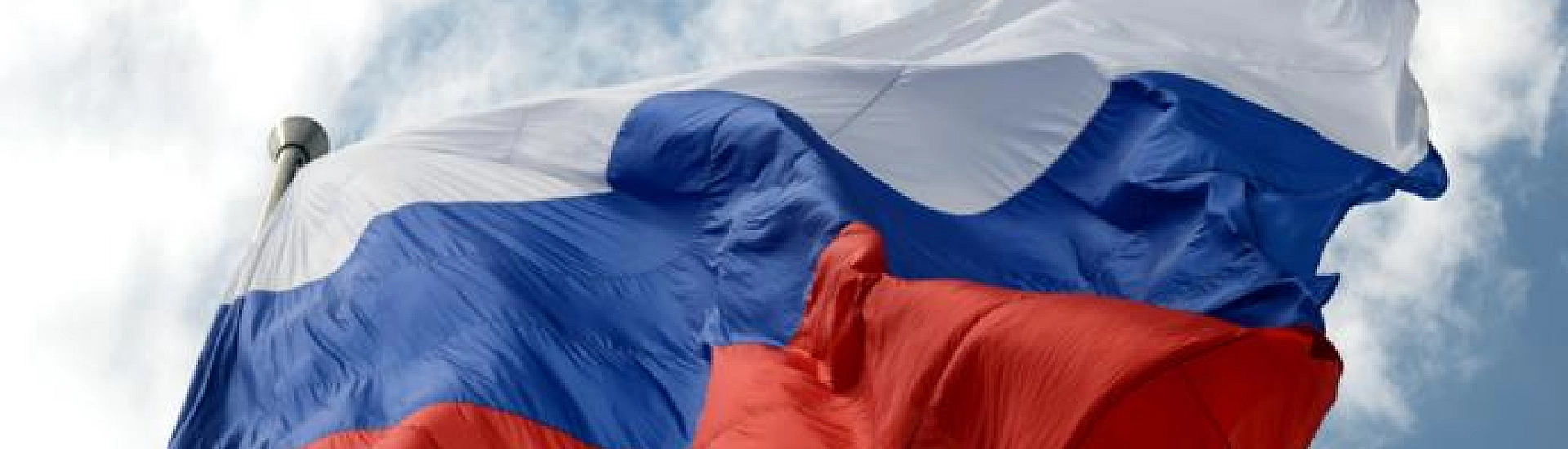 Госдума одобрила постоянное размещение флага России на государственных спортобъектах