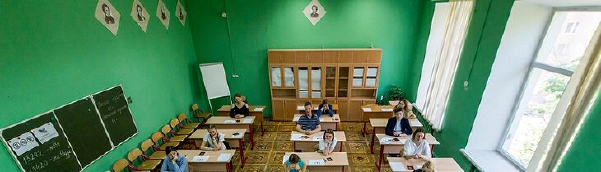 В Москве 32 тысячи человек сдают ЕГЭ по биологии, географии и иностранным языкам