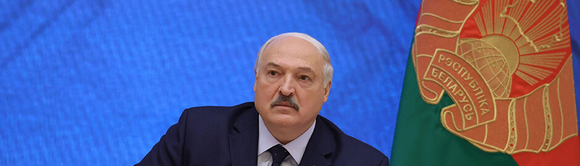 Лукашенко назвал удар по автобусу попыткой втянуть Белоруссию в конфликт