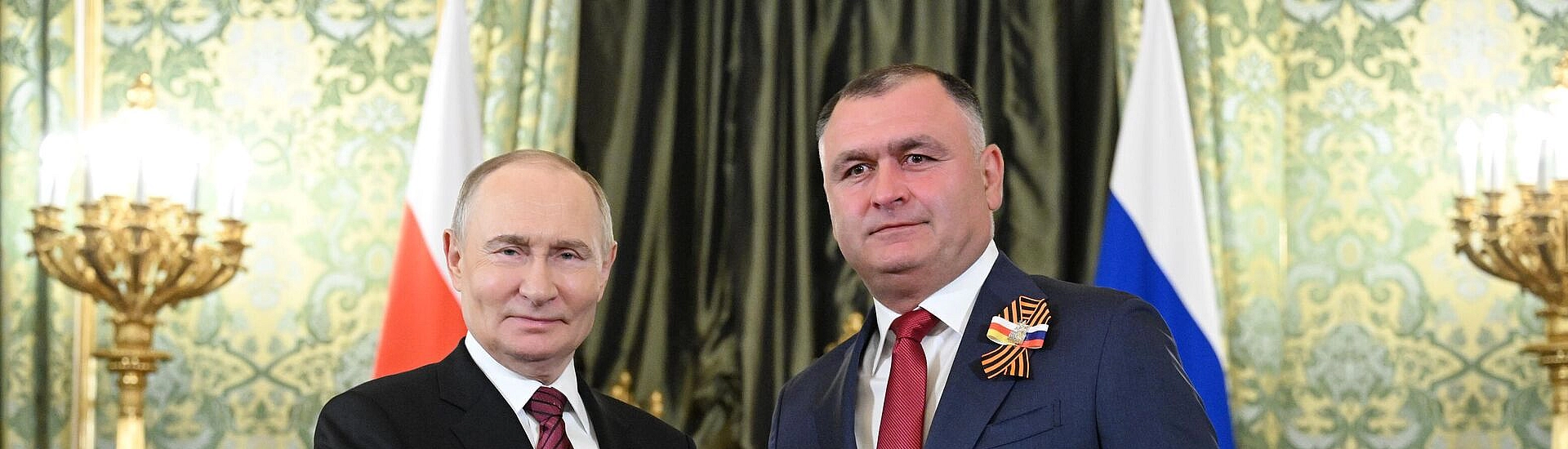 Путин обсудил с Гаглоевым развитие отношений России и Южной Осетии