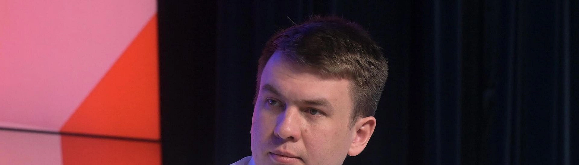 Арестованного по делу о фейках об армии блогера Илью Ремесло направили в центр имени Сербского