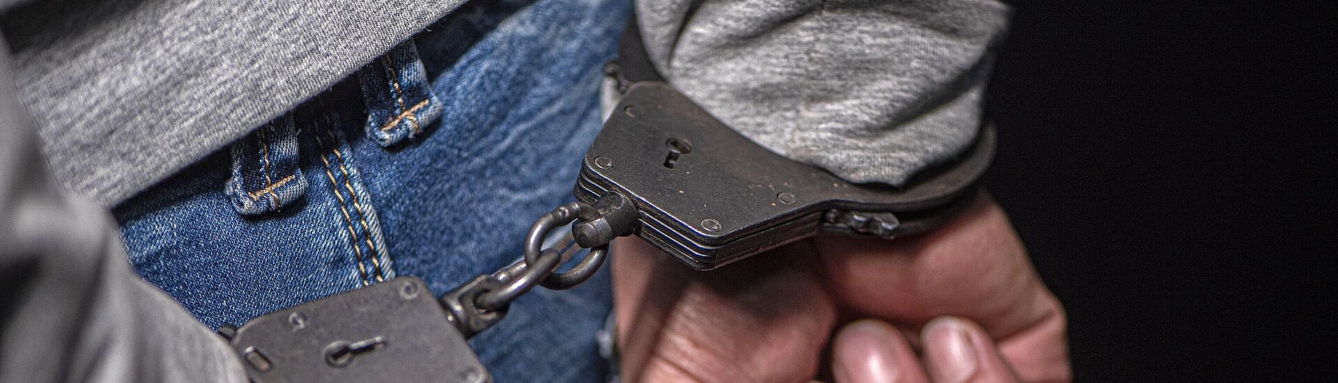 Суд арестовал братьев, пытавшихся похитить девушку на остановке в Нижегородской области