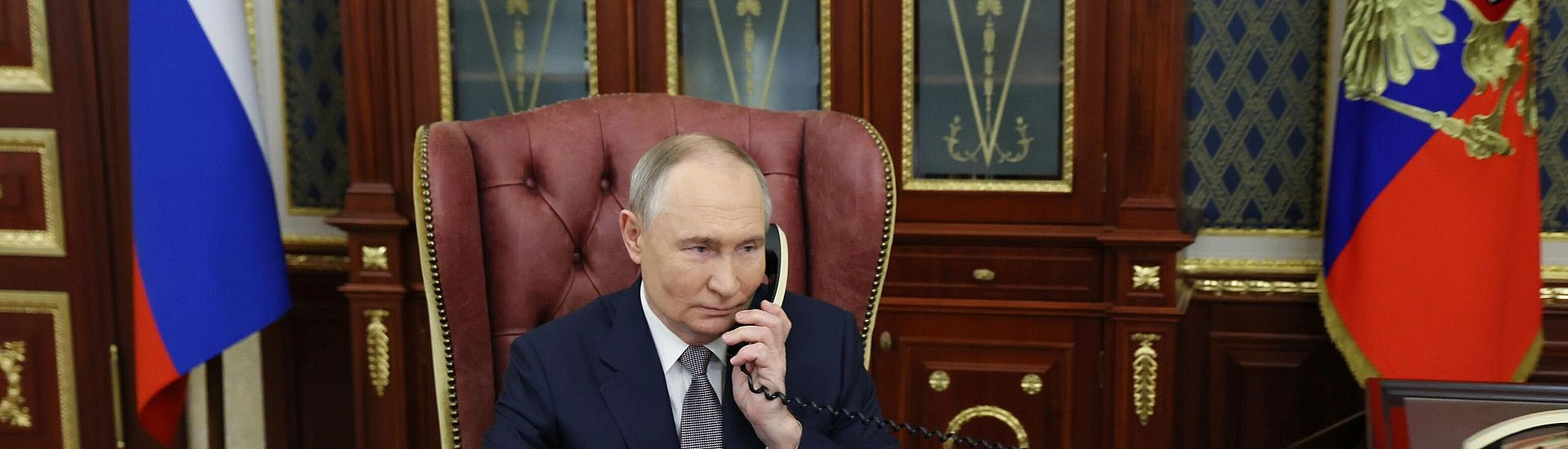 Путин и Алиев обсудили по телефону двусторонние отношения и международную повестку