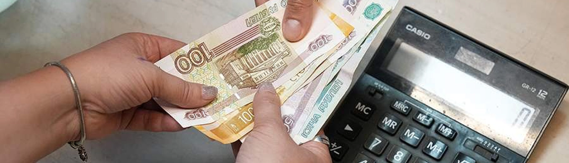 Россиянам объяснили, когда поврежденную купюру могут не принять в магазине