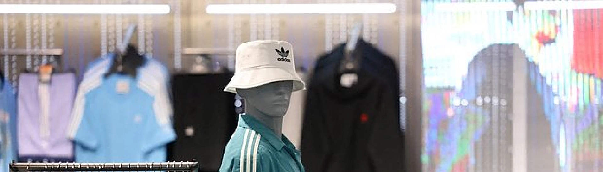 Акции Adidas рухнули на 17 процентов после публикации квартальной отчетности