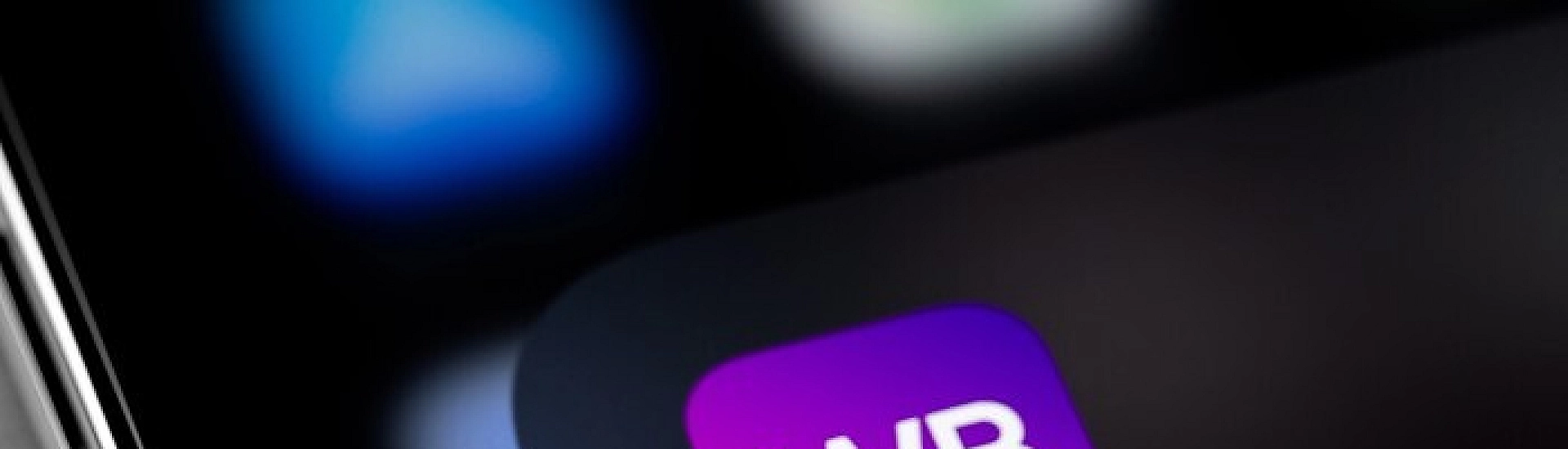 В RWB объяснили правила проноса телефонов на логистические объекты