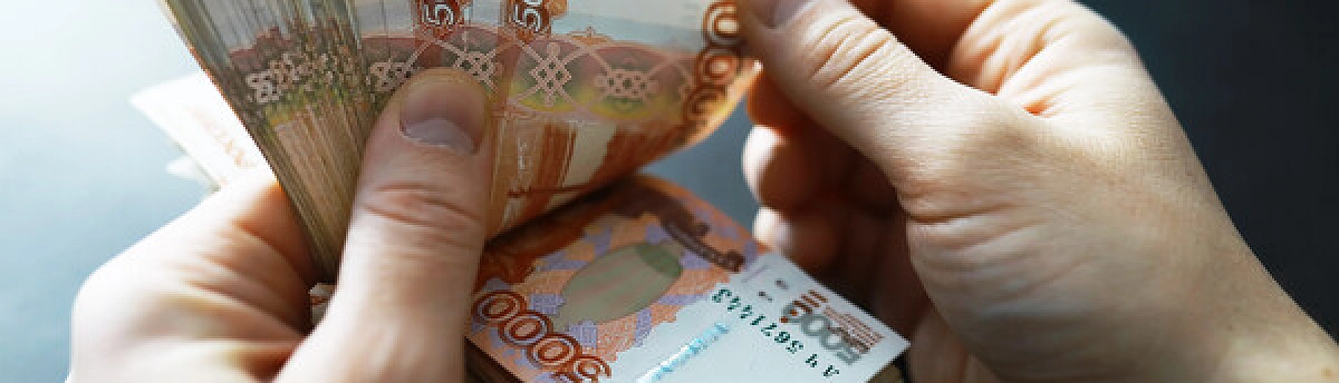 В Госдуме предложили поднять МРОТ до 60 тысяч рублей и ввести 13-ю зарплату
