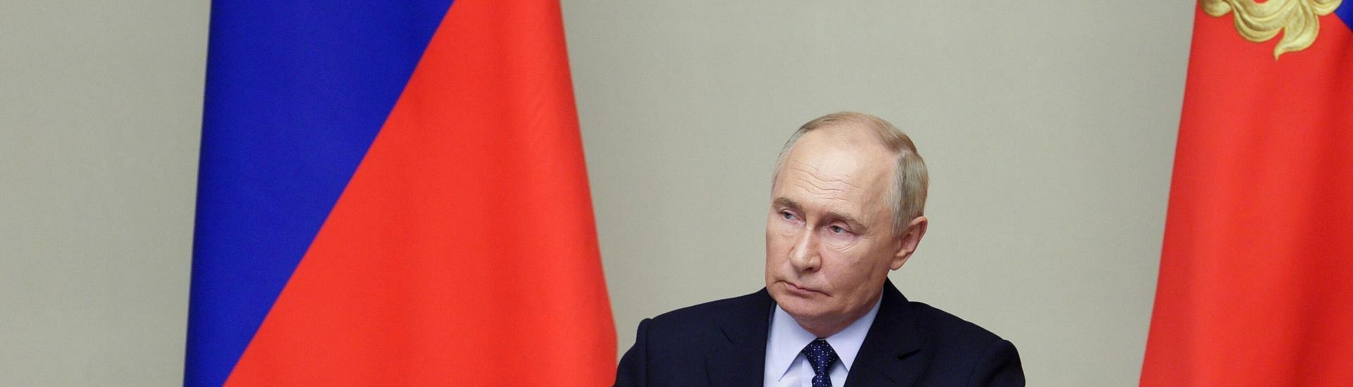 Путин поручил правительству держать ситуацию на топливном рынке под контролем