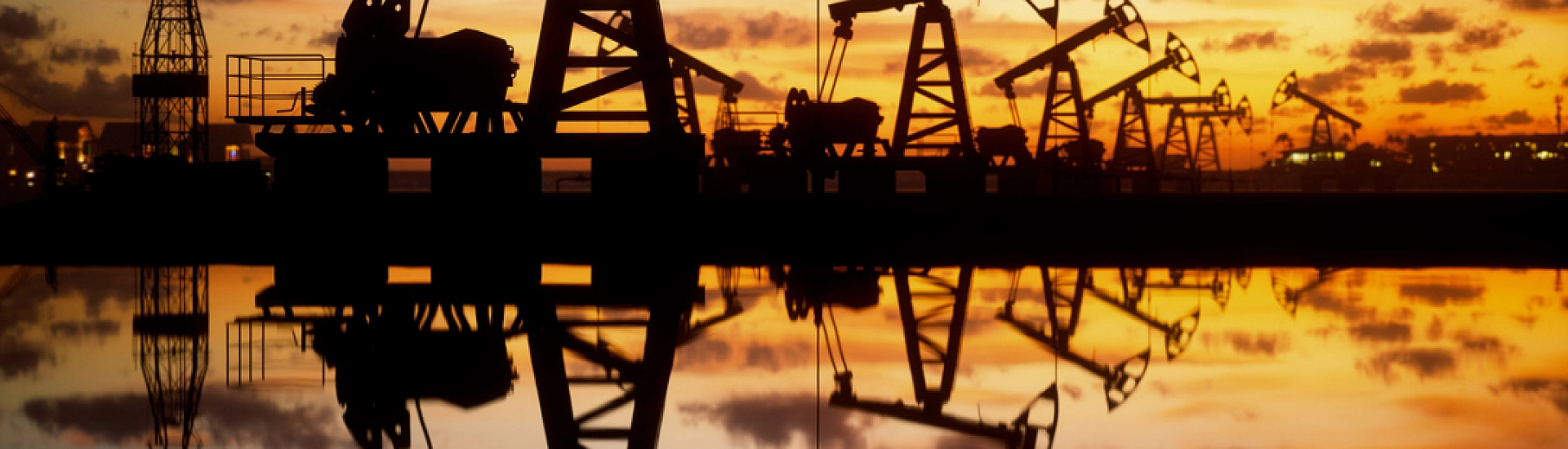 Нефть продолжила дешеветь на фоне переговоров по Ормузскому проливу