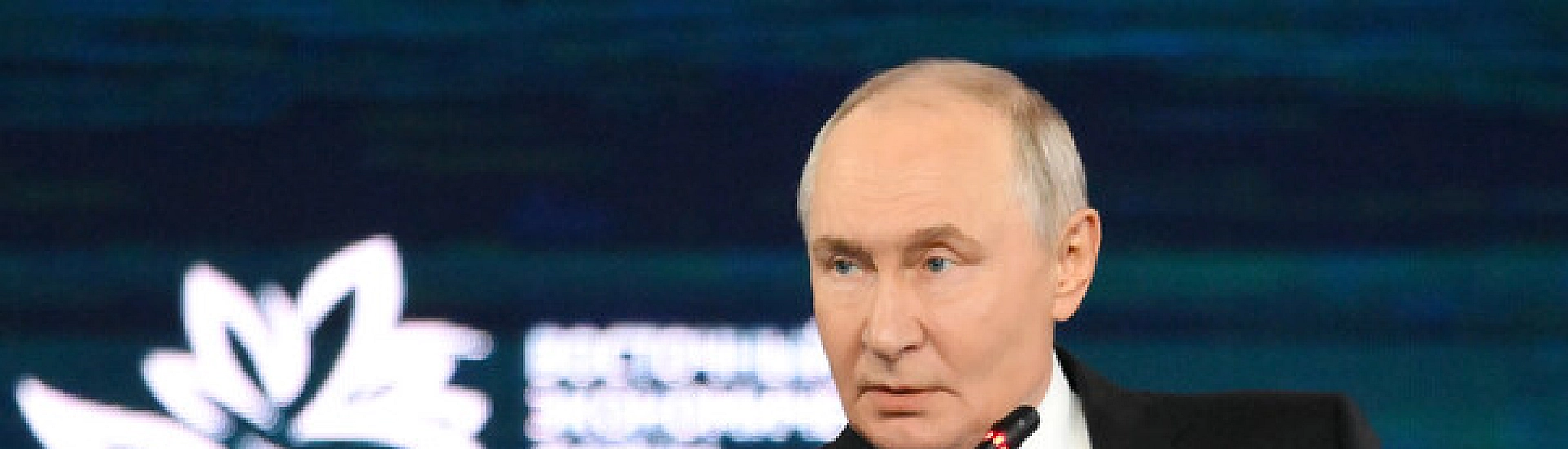 Путин завершил пленарную сессию ВЭФ словами «вместе победим»