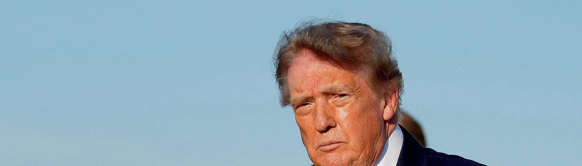 Трамп подарил трем ближайшим помощницам по $45 тыс. на Рождество
