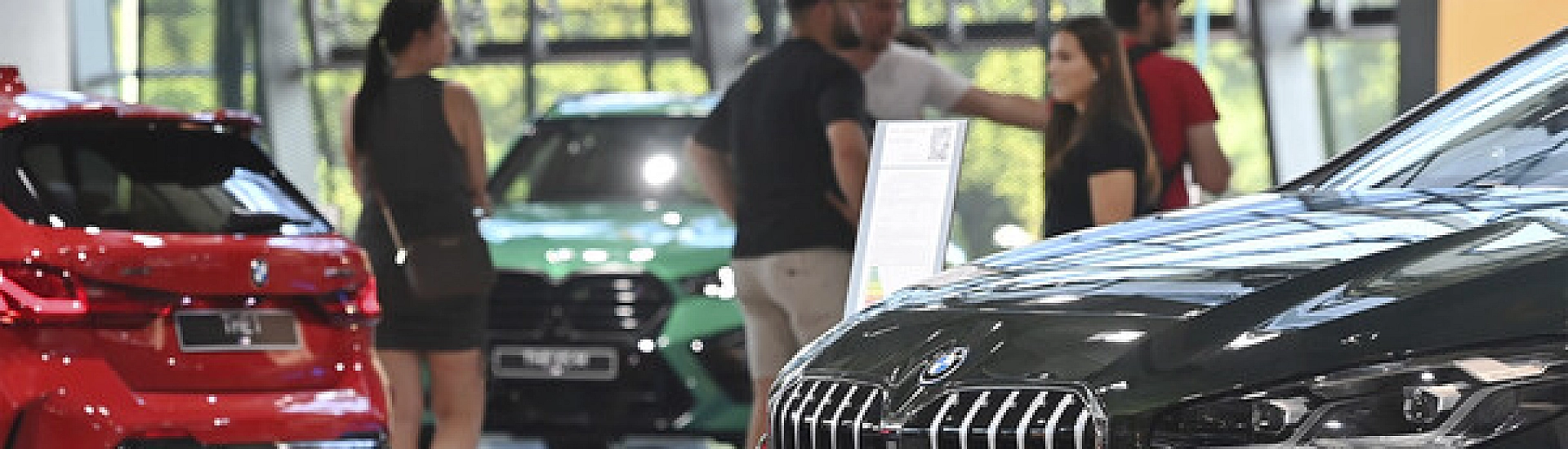 Kia, BMW, Toyota и другие ушедшие автобренды продолжают зарабатывать в России