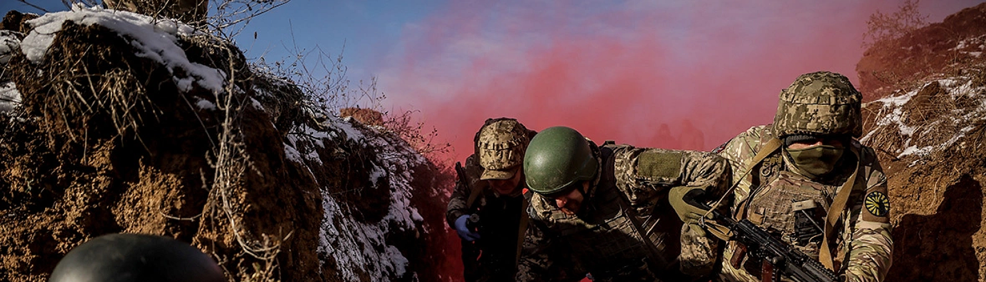 Венгрия отказалась направлять военных и оружие на Украину