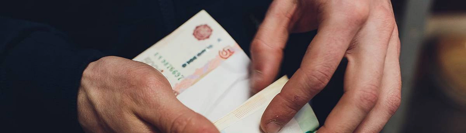 Москвич лишился паспорта и 50 тысяч рублей после заказа интимных услуг
