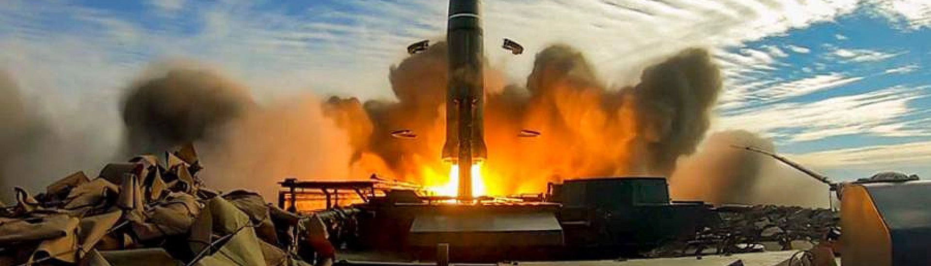 Массированный удар по Киеву и области: Минобороны России назвало пораженные объекты