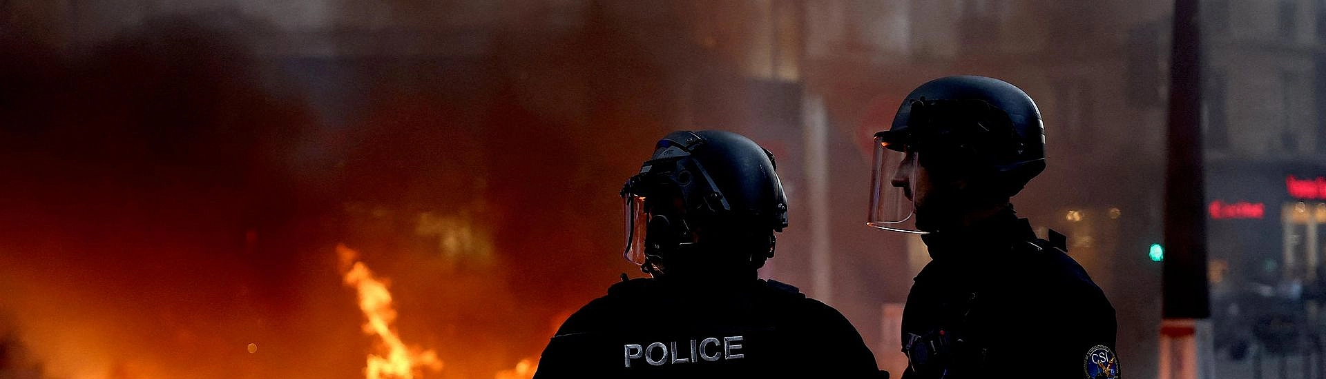 Во Франции после введения комендантского часа спокойно прошла первая ночь